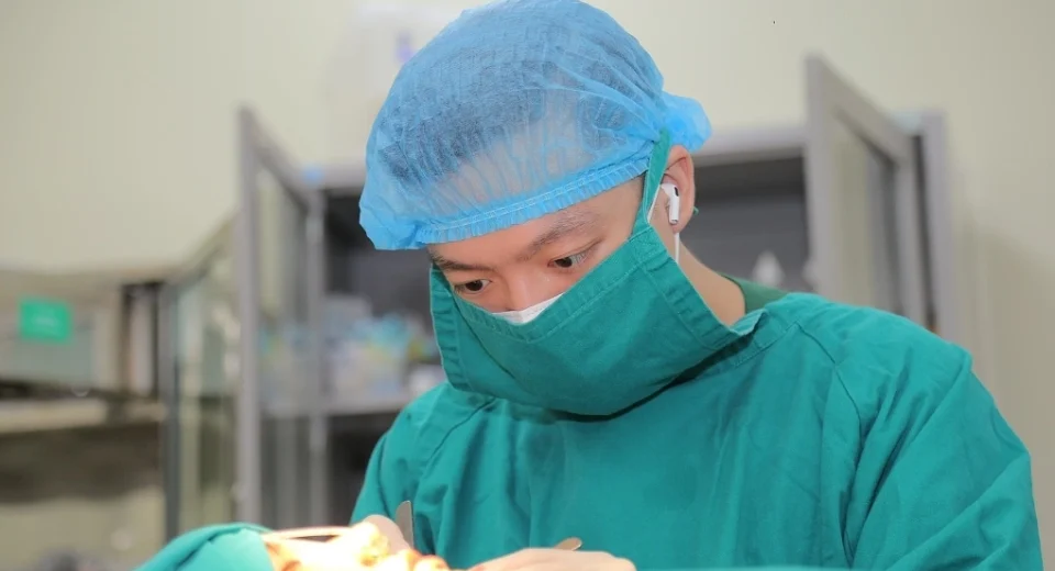 Nữ ca sĩ phải đi cai nghiện sau nâng ngực 9 a 1688432688 2171 1688432869